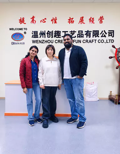 Ostajat tarkastivat Wenzhou Create Fun Craft Co., Ltd.:n tehdasalueen